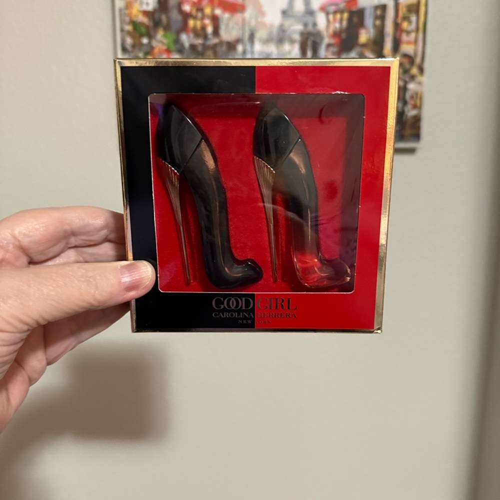 Carolina Herrera Good Girl Black and Gold Heels - Picture 4 of 5